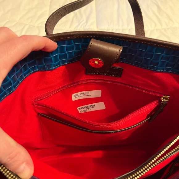 NWOT Dooney & Bourke Woven Embossed Blue Leather Shopper Tote with Wristlet - Picture 6 of 6